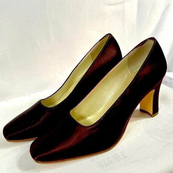 BLACK SATIN COLORFUL REFLECTIONS 3” HEEL SIZE 7.5B - Picture 1 of 5